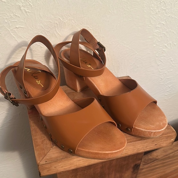 Lulu's Brown Leather Mules with Wooden Platform Size 9 - Picture 3 of 8